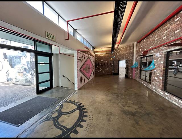 151M² BUILDING TO LET IN WOODSTOCK